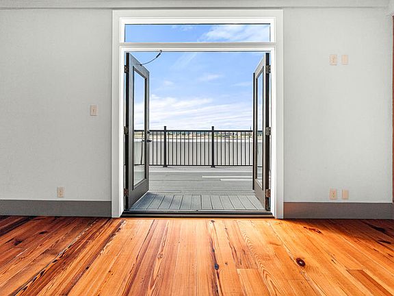 4th image of 427 Jackson Ave APT 601
