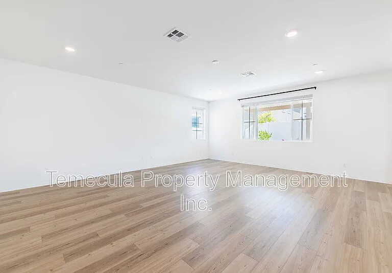 1816 Tapaderos St — Photo 2