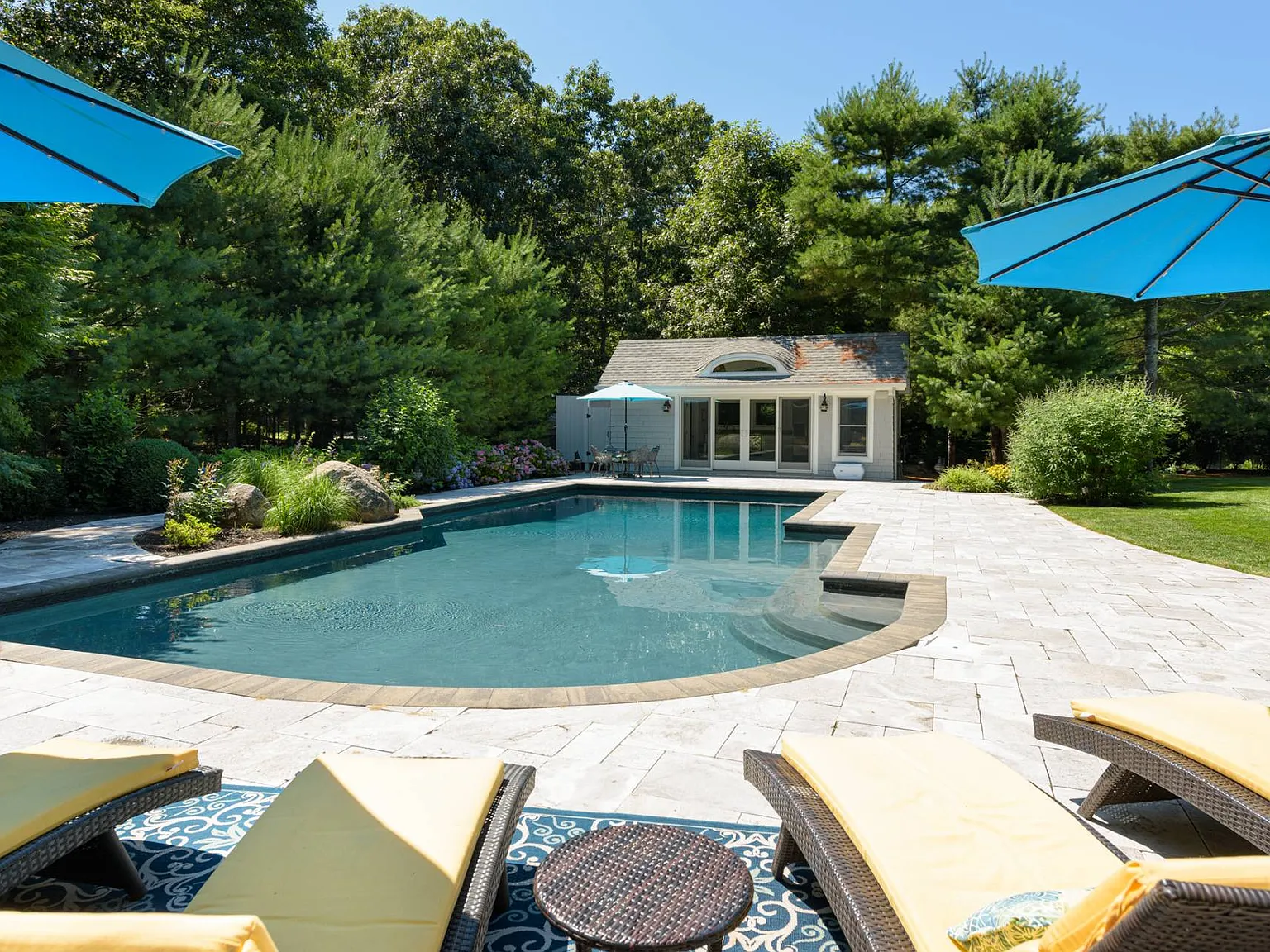 Beautiful East Hampton by the Bay for Summer — Photo 3