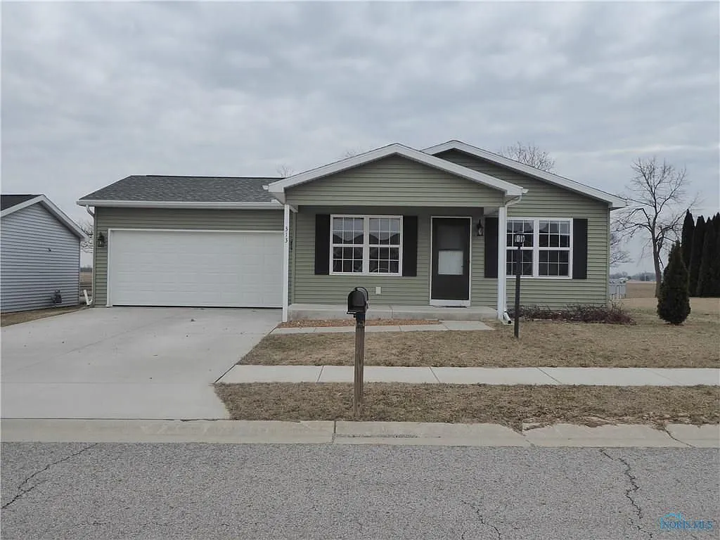 313 Dogwood Ln photo 1