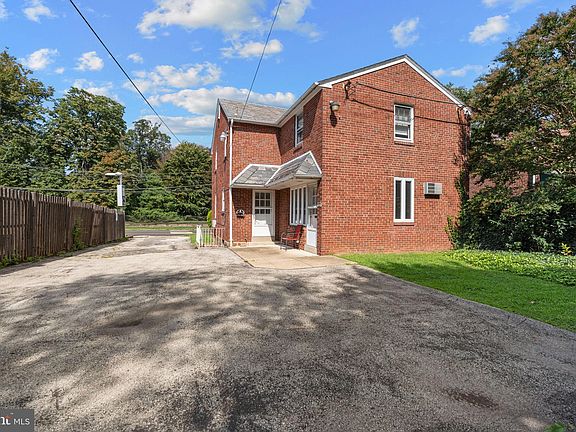 5th image of 906 Rhawn St