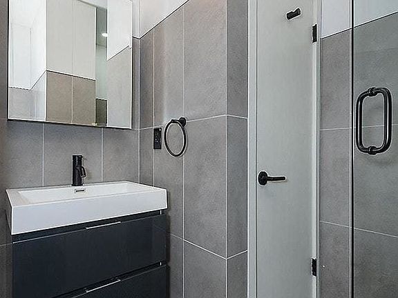 5th image of 35 Bedford St APT 3A