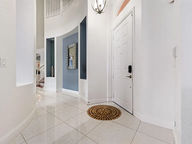 658 Cresta Cir — Photo 4