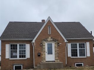 2457 2nd St SW, Cedar Rapids, IA 52404