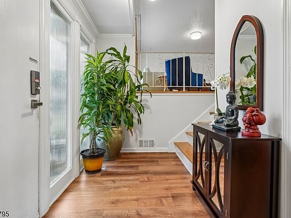 3rd image of 6 Gordon Pl
