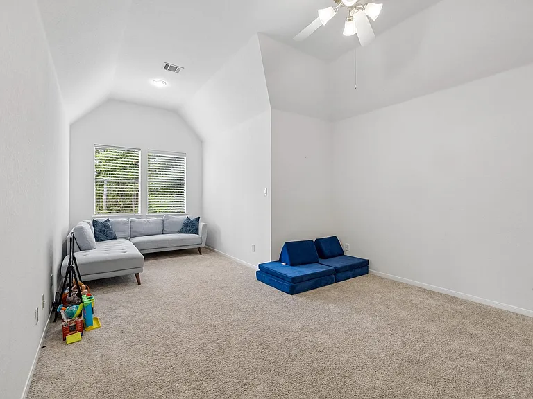 14 Guinevere Pl — Photo 21