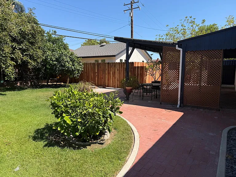 1516 Wells Ave — Photo 12