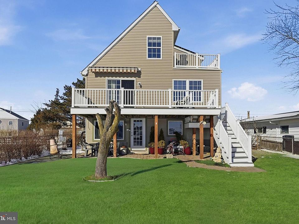 1st image of 154 N Spinnaker Dr