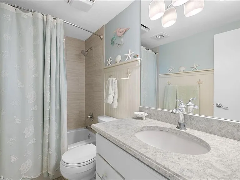140 Seaview Ct #S902 — Photo 16