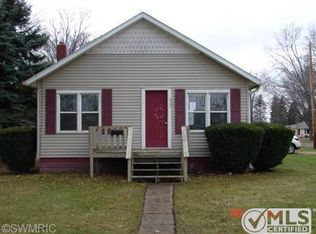 422 N Grant Ave, Three Rivers, MI 49093