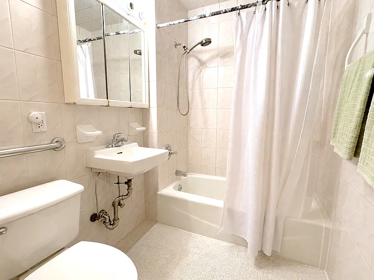 254 S 1st St #1B — Photo 5