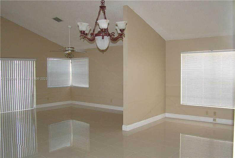 1st image of 2784 Oakleigh Ln