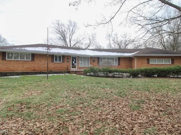 1050 Melwood Dr NE, Warren, OH 44483