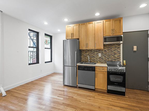2nd image of 128 W 13th St APT 12