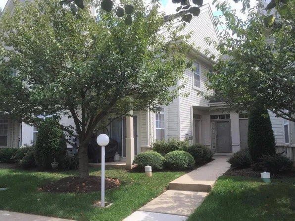 409 Dresher Woods Dr, Dresher, PA 19025