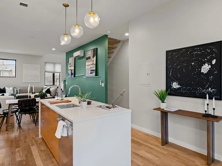 1720 Folsom St #B — Photo 6