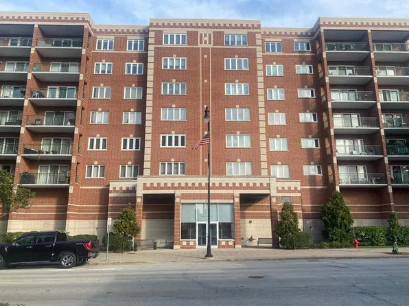675 Pearson St APT 710, Des Plaines, IL 60016