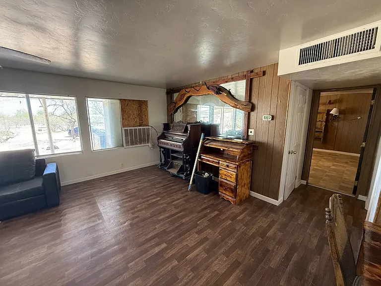 8221 S Taylor Ln — Photo 7