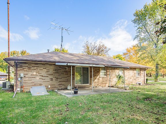 2nd image of 300 Yolane Dr