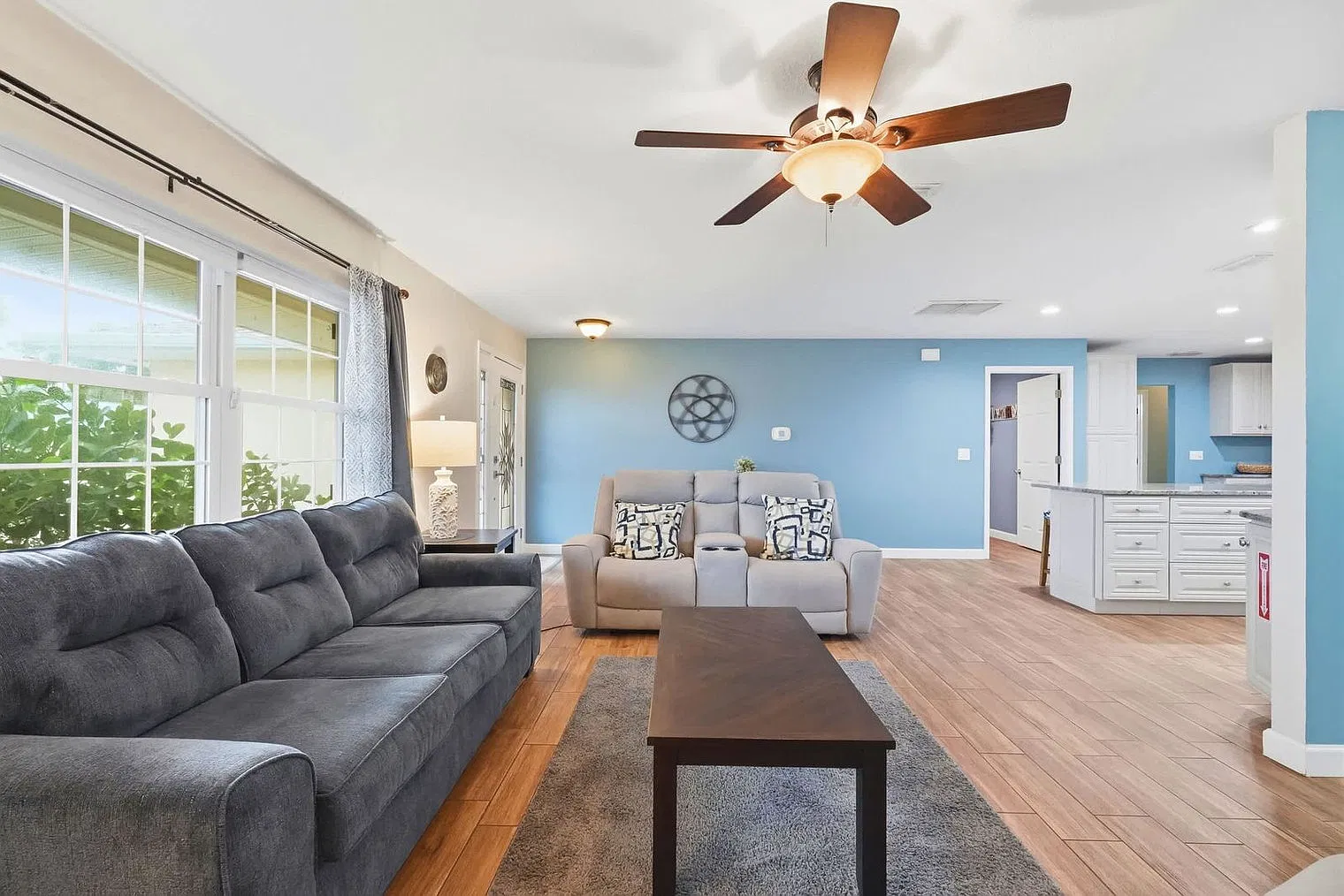 3 bed, 2.0 bath, 2163 sqft, $4,428 — Photo 3