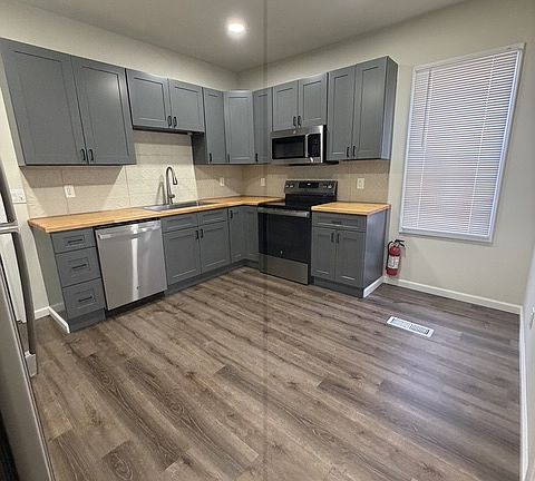 4th image of 711 Park St #711