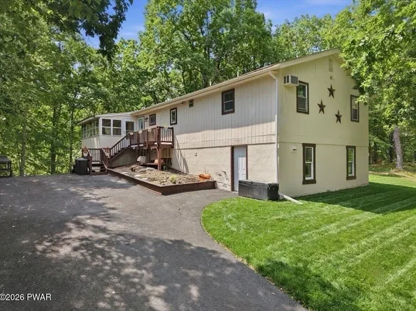 198 Edinburgh Rd, Bushkill, PA 18324