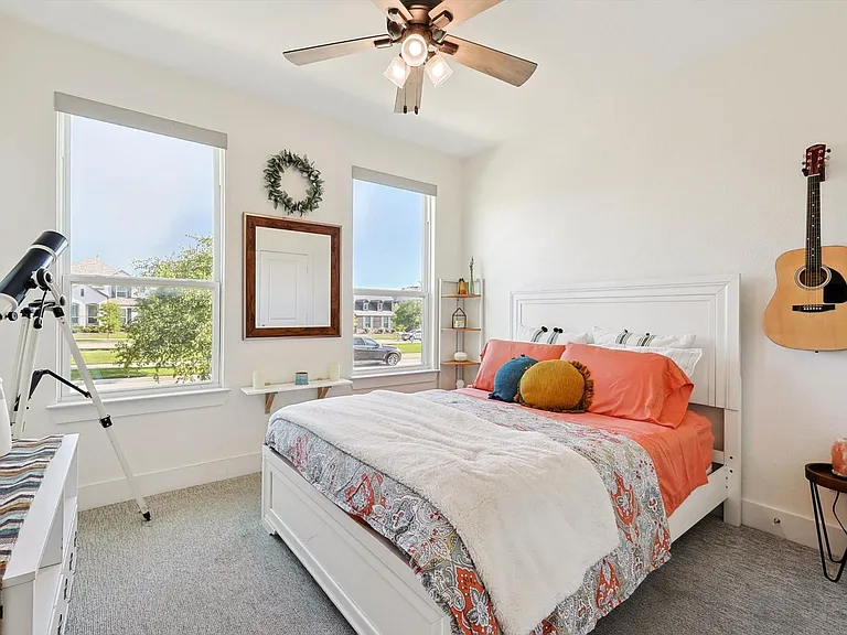 2420 Elm Pl — Photo 15