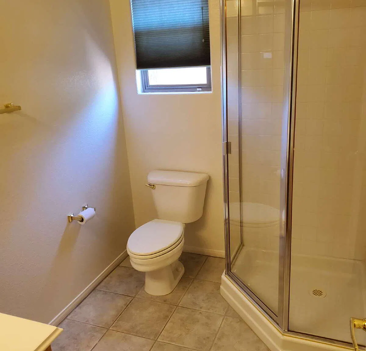 3 bed, 3.0 bath, 2431 sqft, $2,100 — Photo 4