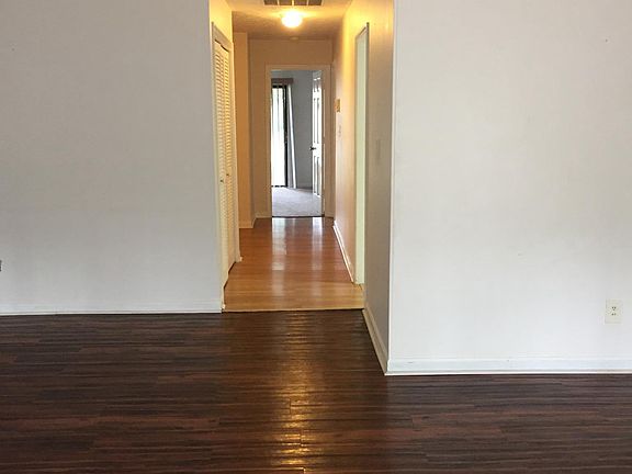 3rd image of 748 Somerset Ct