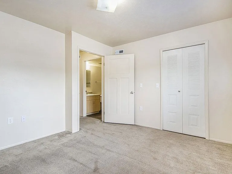 Indian Lakes Apartments — Photo 94
