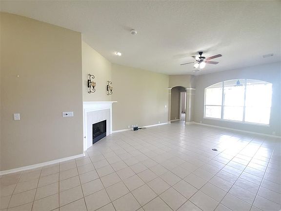 3rd image of 7610 Broken Oak Ln