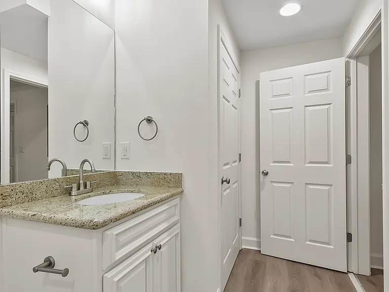 430-474 Wesley Pl — Photo 16