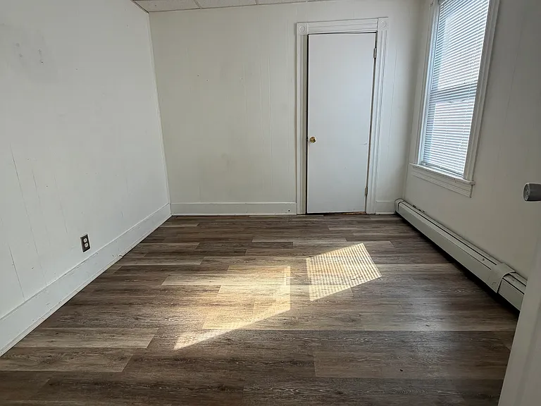 373 Burnside Ave #3 — Photo 4