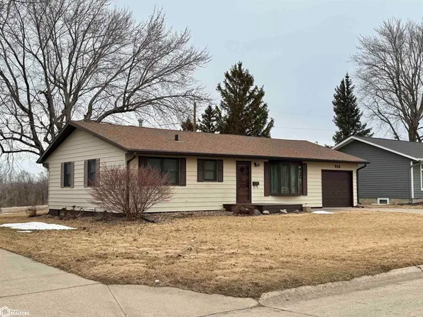916 W 21st St, Carroll, IA 51401