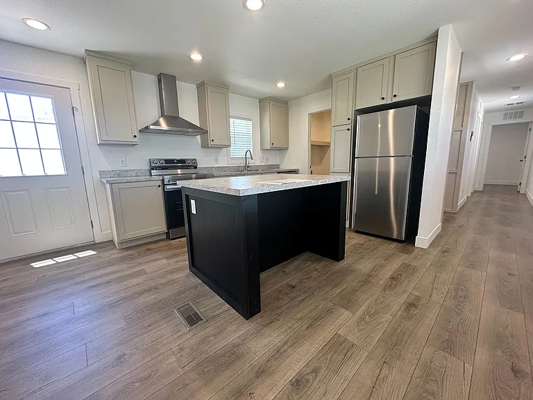 2060 N Ctr #411 — Photo 4