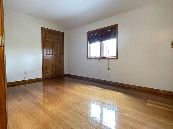 4th image of 7634 166th St Floor 2