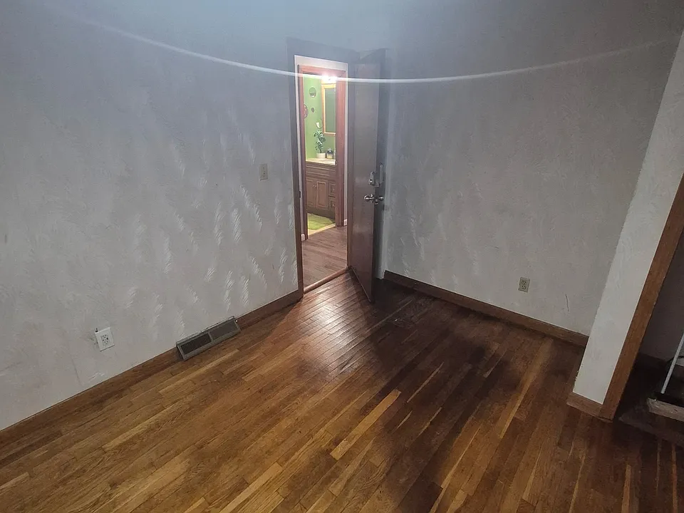 56 Short St