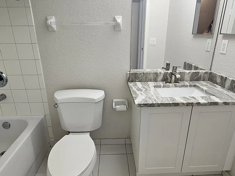 1851 NE 5th St #1507 — Photo 6