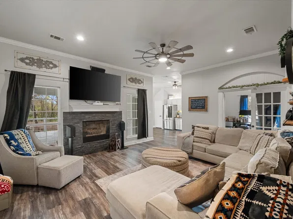 460 Admiral Dr, Gun Barrel City, TX 75156