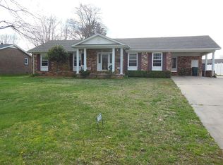 802 Guthrie Dr, Murray, KY 42071