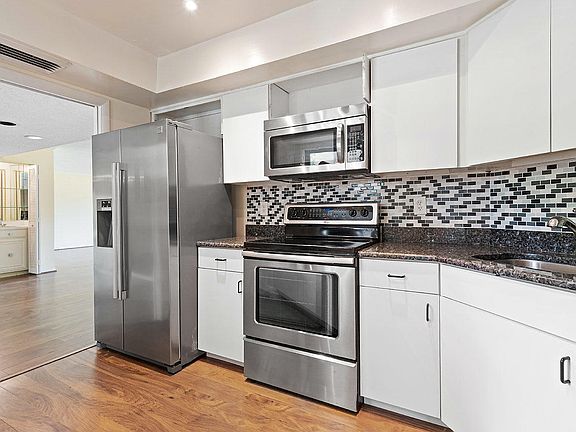 3rd image of 1707 Embassy Dr APT 102