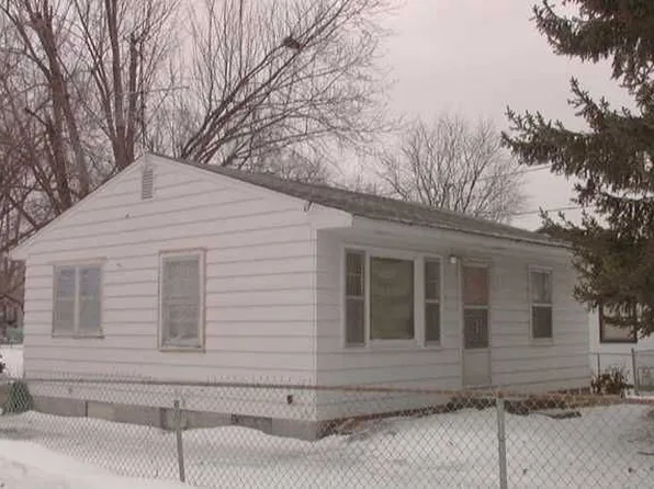 1325 E 27th Ct, Des Moines, IA 50317