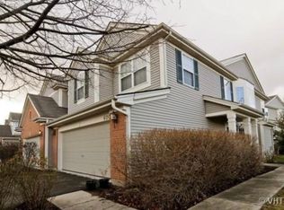 600 Creekside Cir, Gurnee, IL 60031