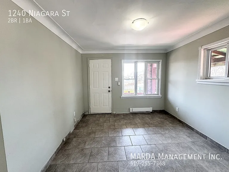 1240 Niagara St — Photo 5