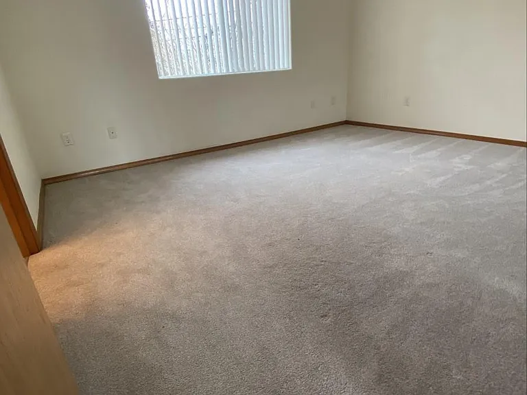 609 SE Paropa Pl — Photo 6