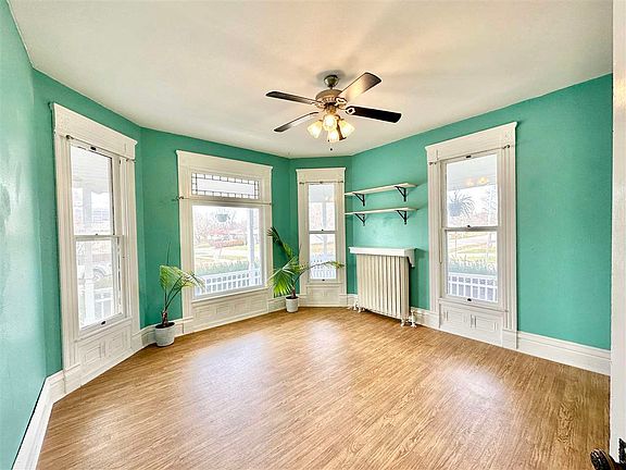 5th image of 302 S D Ave