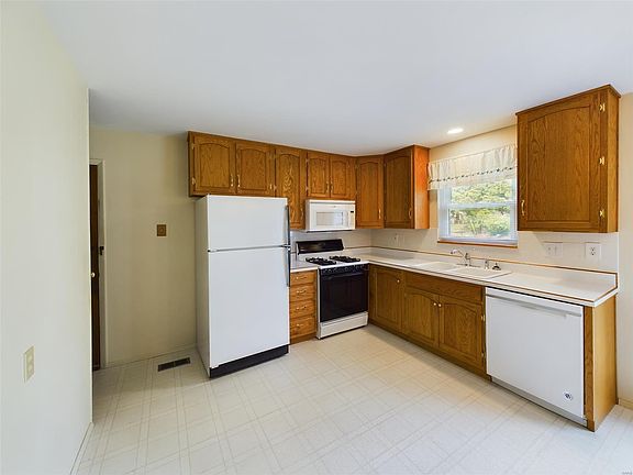3rd image of 2365 Calle Vista Dr