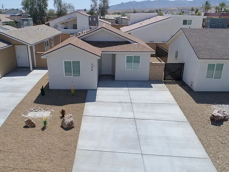 396 Riverfront Dr — Photo 3