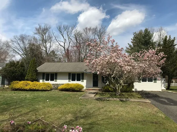 453 Brookside Ave, Oakhurst, NJ 07755