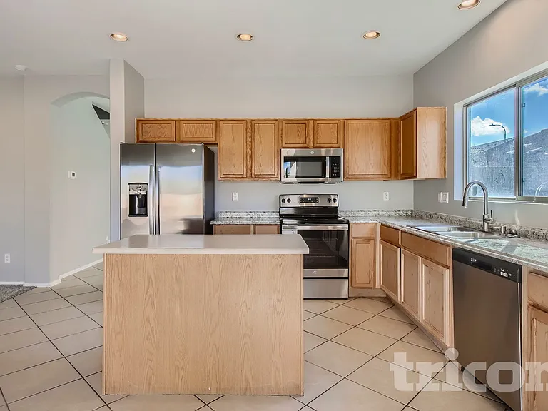 5030 W Glass Ln — Photo 9